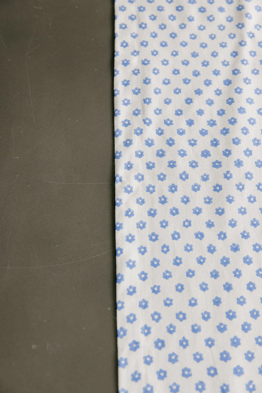 Daisy Artisan Printed Table Runner - Image 5