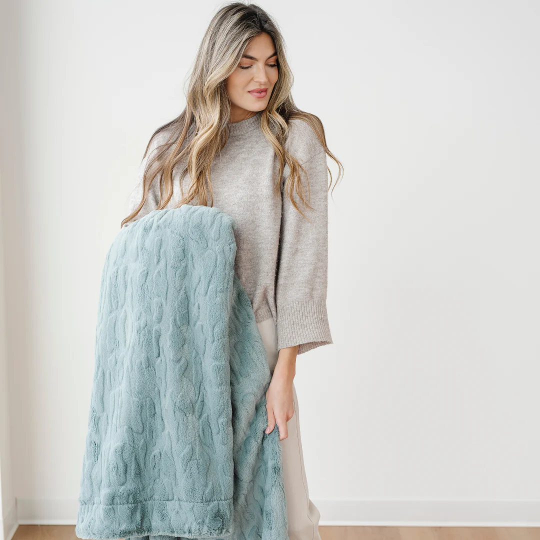 PATTERNED FAUX FUR XL THROW BLANKETS - Image 30
